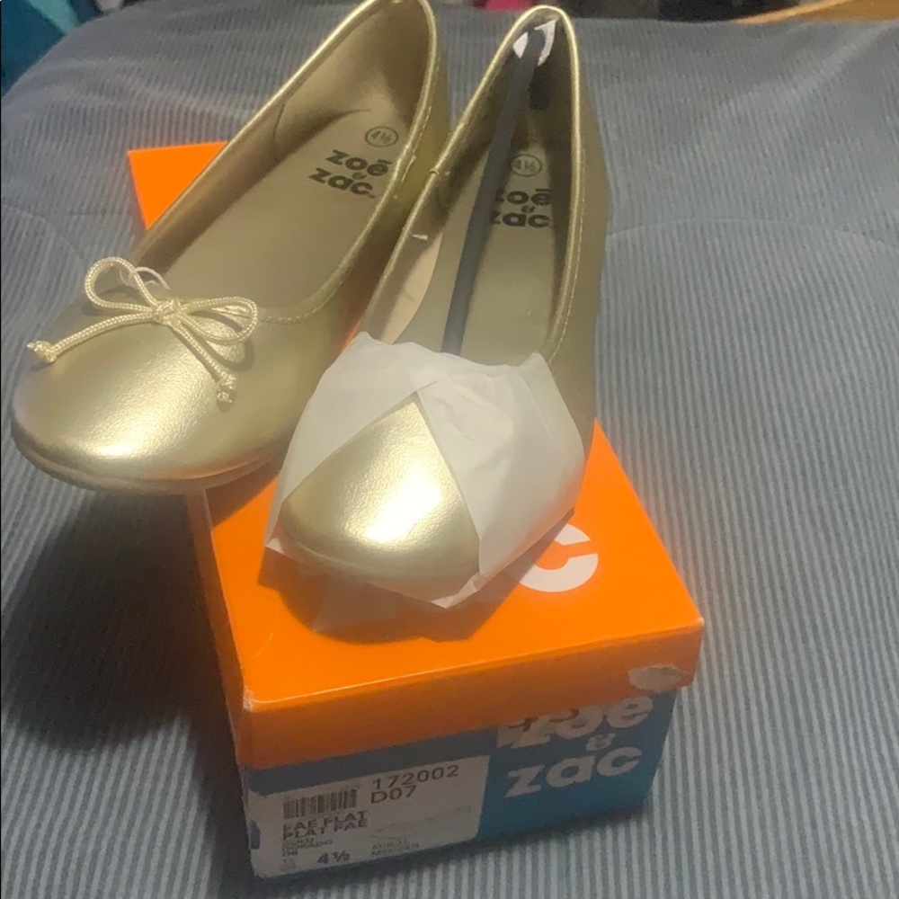 Girls flats size 4.5 BRAND NEW NEVER WORN